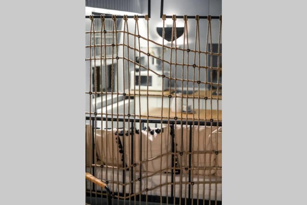 Marvellous Attic Studio In The Old Town ブカレスト エクステリア 写真